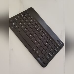 Wireless Black Keyboard for Tablets Or Smartphones*
